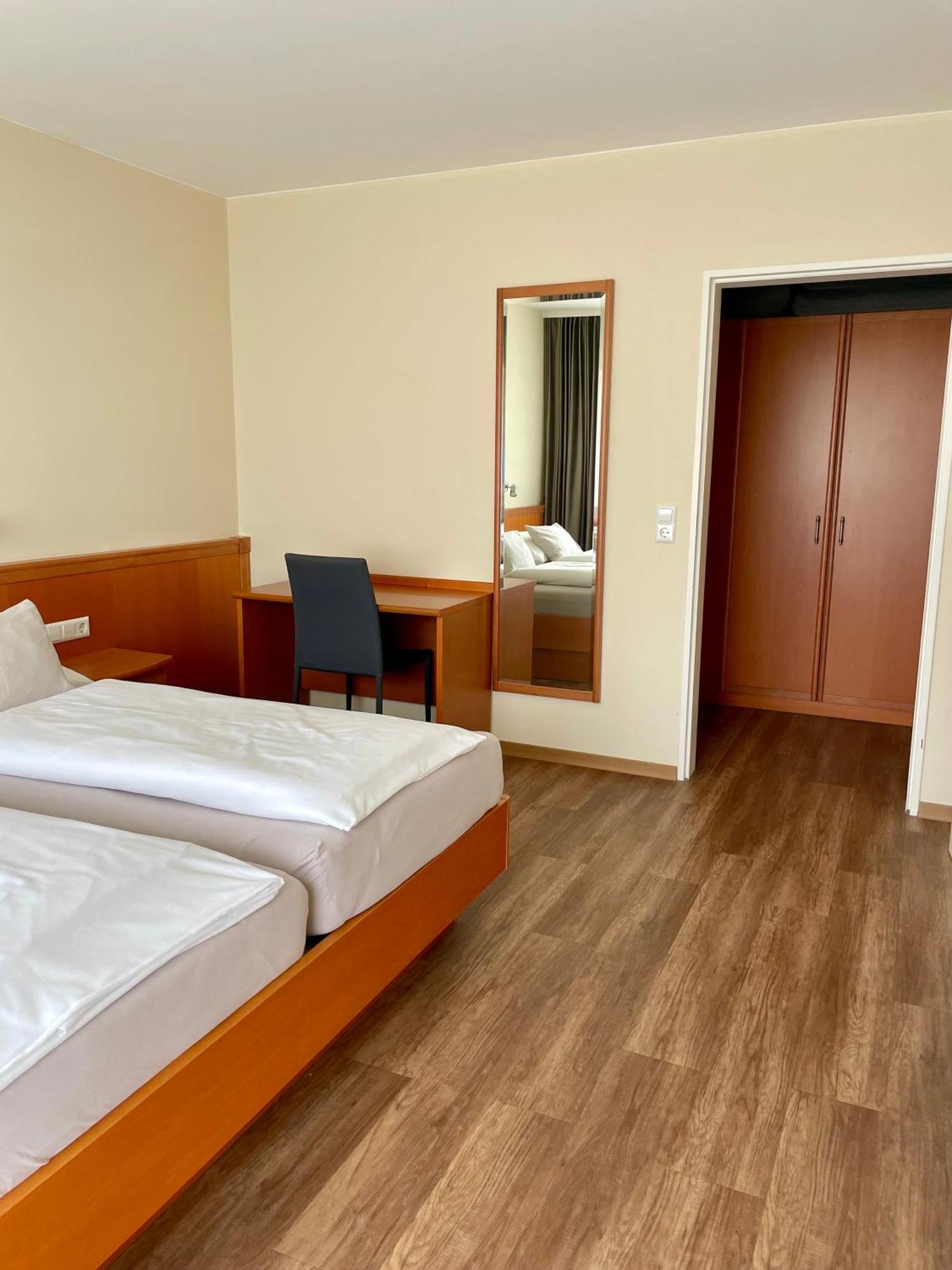 Hotel Gaestehaus Zuern 바서부르크 외부 사진